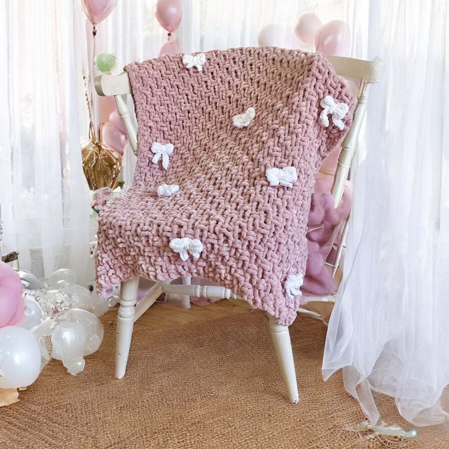 Knitted Chenille Toddler Blanket with Crochet Bow Appliqués | Hand-Knitted, Ultra-Soft, Hypoallergenic & Giftable (70x90cm)
