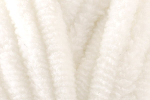 White chenille baby blanket with handcrafted strawberry decorations—soft, cosy, and perfect for a fresh and playful nursery look.