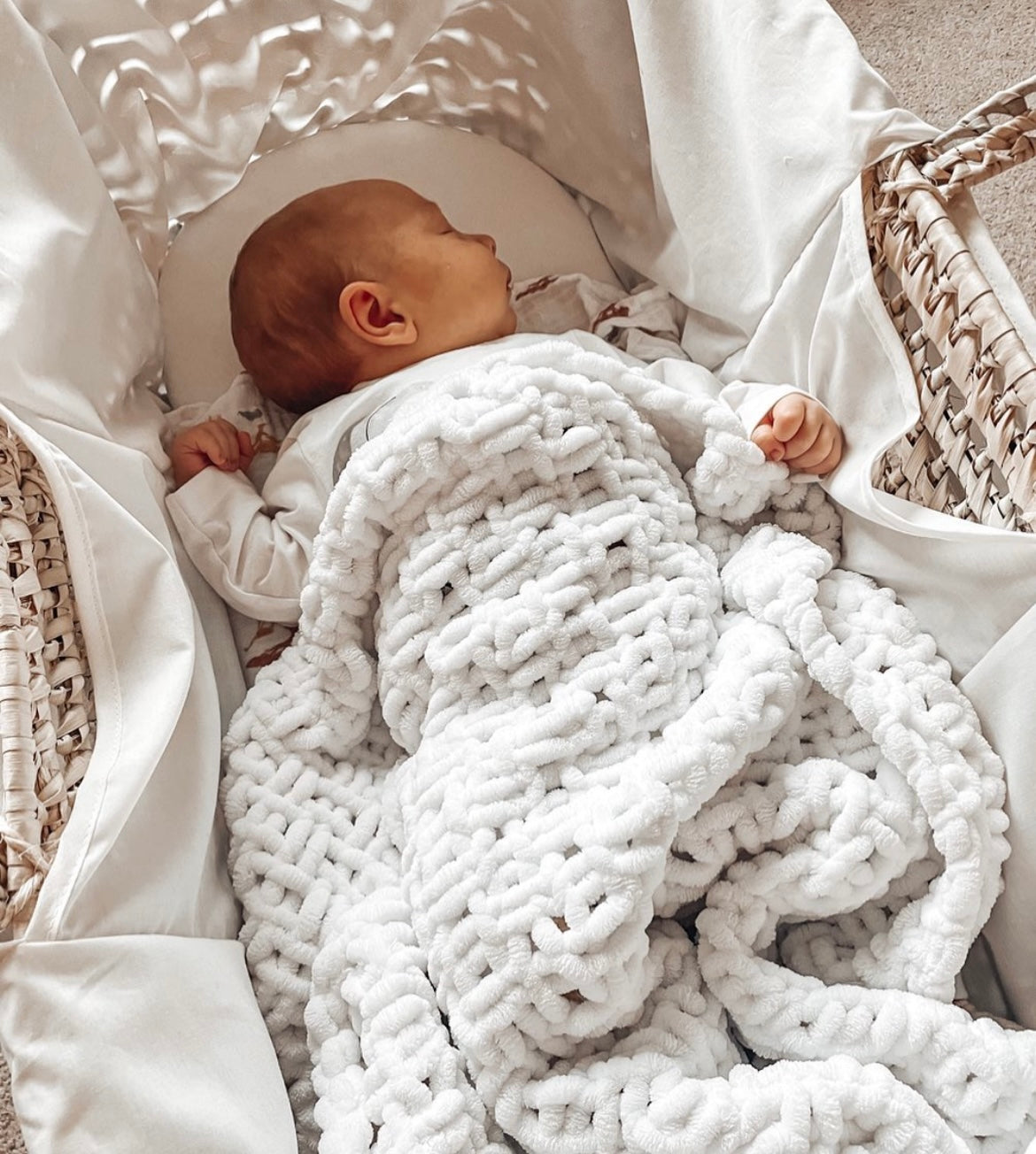 Hand-Knitted Chenille Baby Blanket | Soft, Hypoallergenic & Cosy