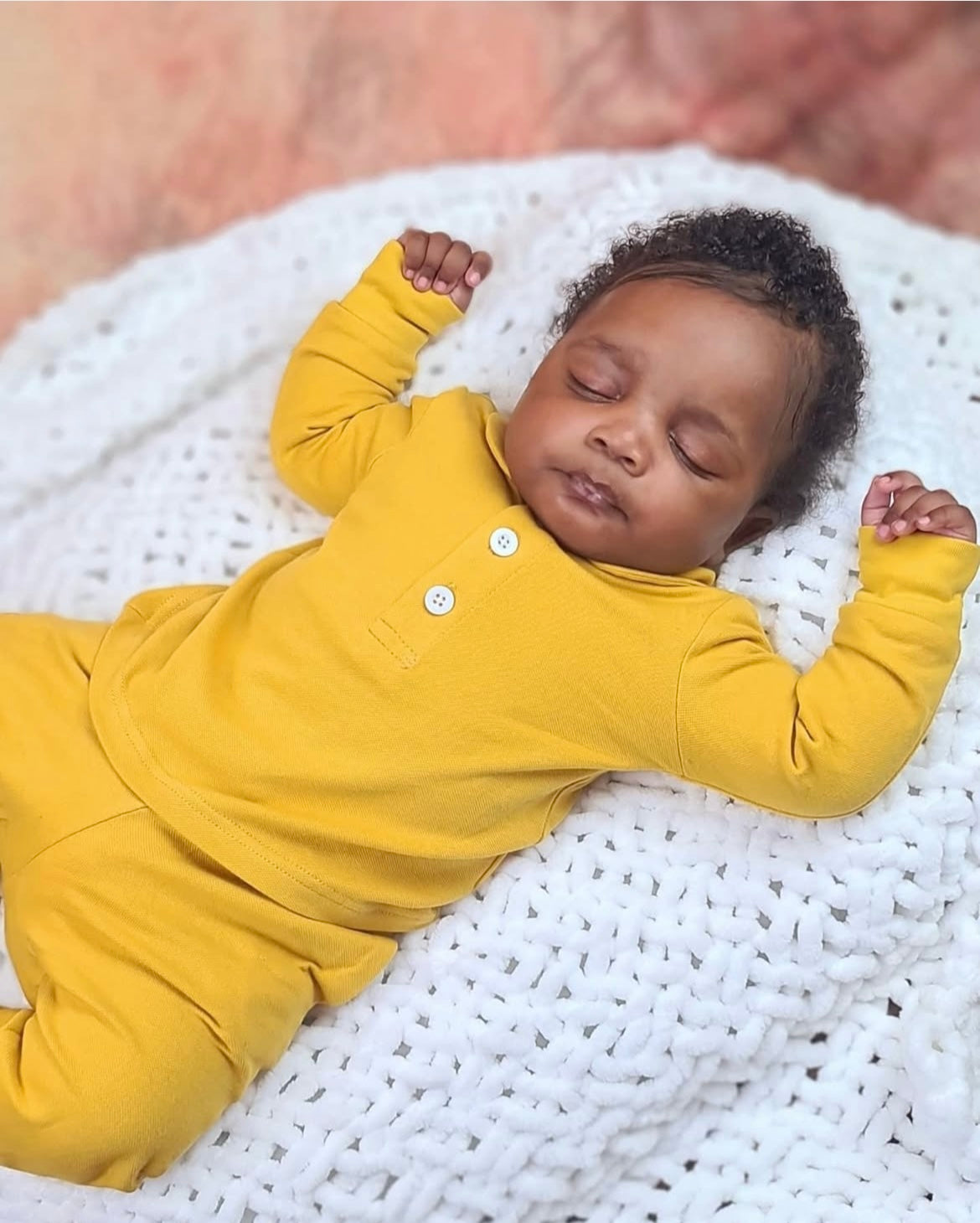 Hand-Knitted Chenille Baby Blanket | Soft, Hypoallergenic & Cosy